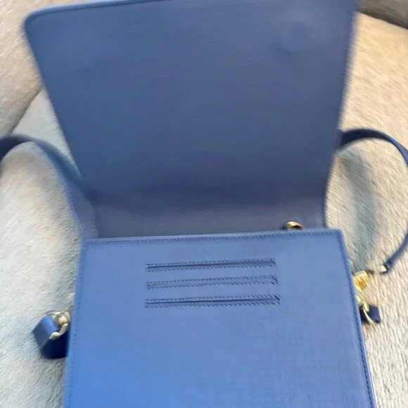 👛 Dagne Dover Epic Crossbody - BARELY USED! - Picture 4 of 5